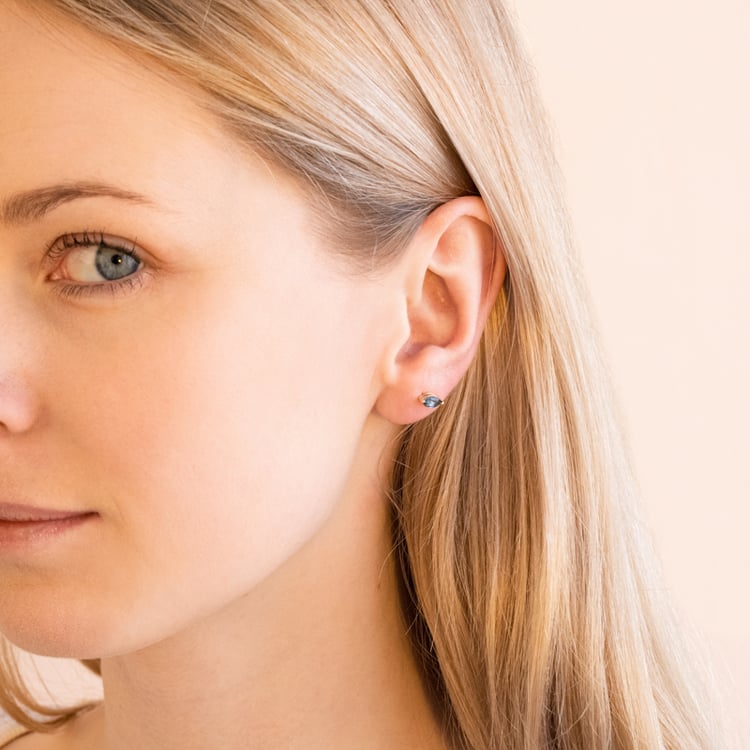 Minimalistické strieborné náušnice s topásmi Sistine 101039