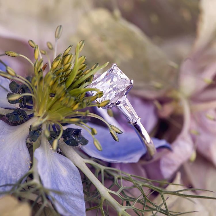 Zásnubný prsteň s emerald diamantom Talena 12227