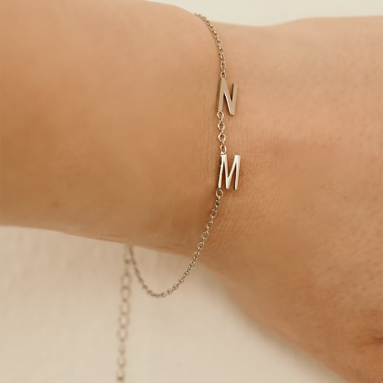 Strieborný náramok s 2 písmenami vašej voľby Ainslee 120359
