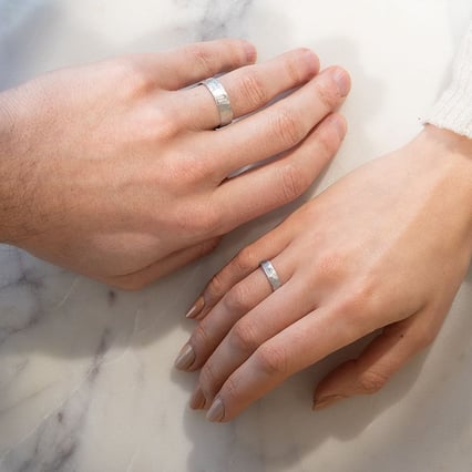 Tepané a škrabané snubné prstene so srdcom a diamantom Harri