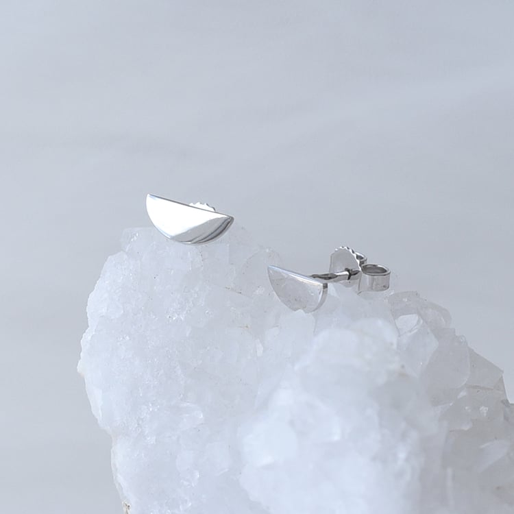 Minimalistické náušnice v tvare polmesiaca 63065