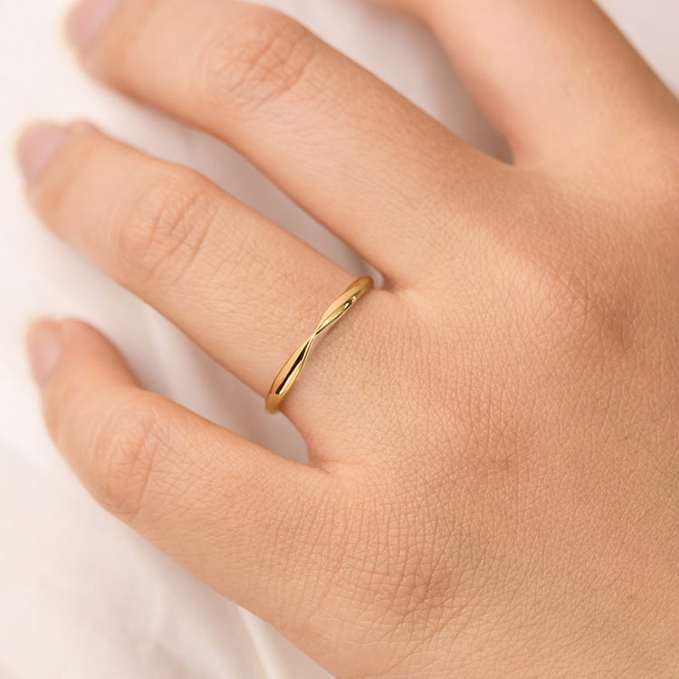 Zlaté svadobné prstene so zúženou dámskou obrúčkou Aello 156781