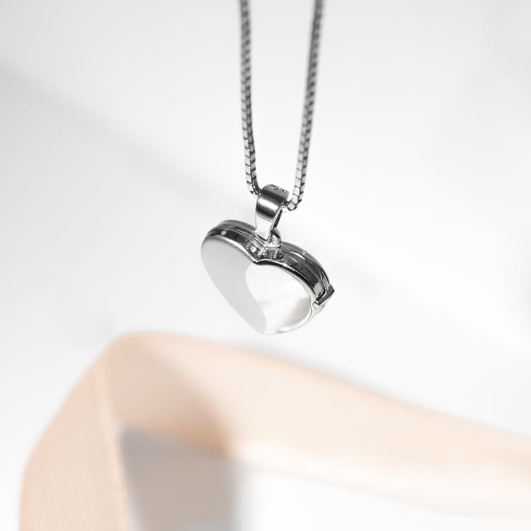 Strieborný otvárací medailón v tvare srdca 128999