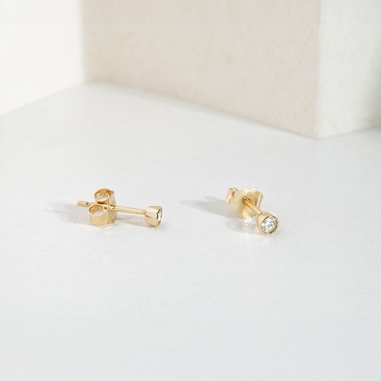 Strieborné minimalistické bezel náušnice s moissanitmi Viosa 147739