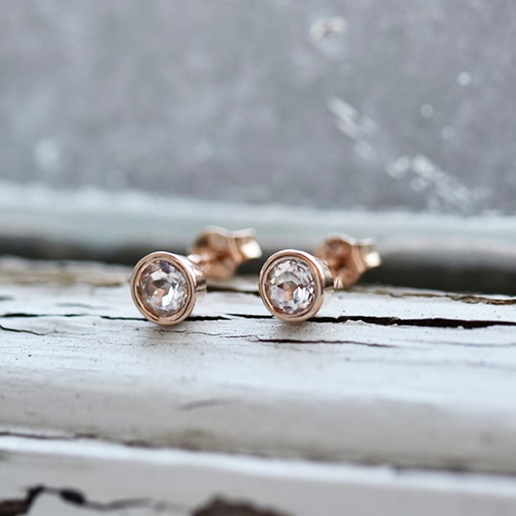 Strieborné bezel náušnice s morganitmi Sontre 102826