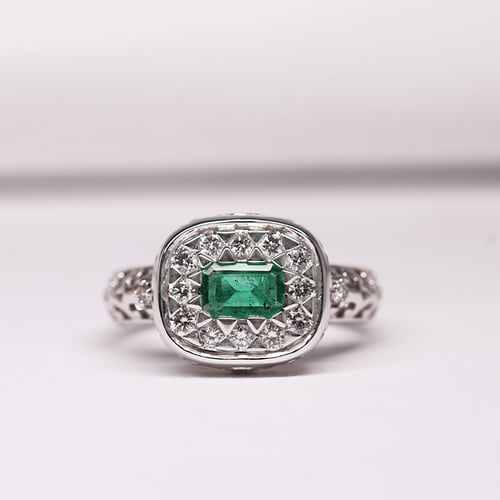 Zlatý prsteň s emerald smaragdom a diamantmi Huzil