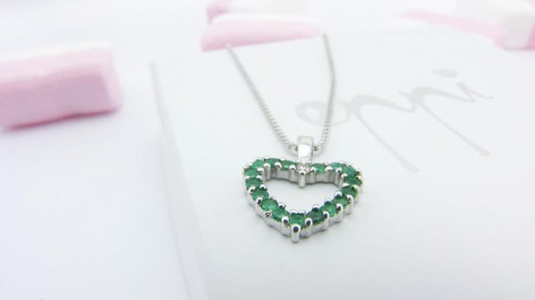 Smaragdové srdiečko Channah 8317