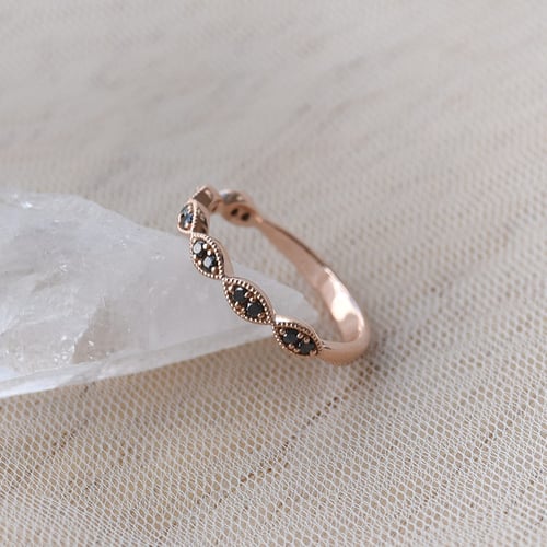 Nežný eternity prsteň zo zlata s čiernymi diamantmi Jelani