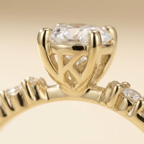 Zásnubný prsteň s výberom písmen a diamantmi Carina