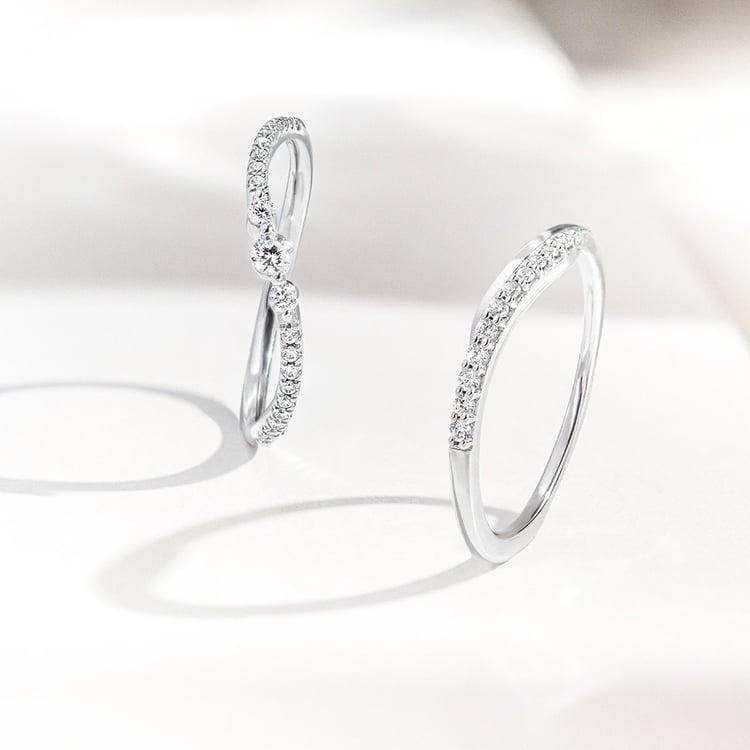 Zvlnený strieborný prsteň s lab-grown diamantmi Mikael 162104