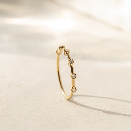 Znamenitý prsteň s lab-grown diamantmi Demmi