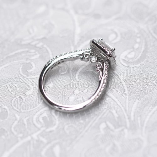 Zásnubný prsteň s emerald diamantom Kara