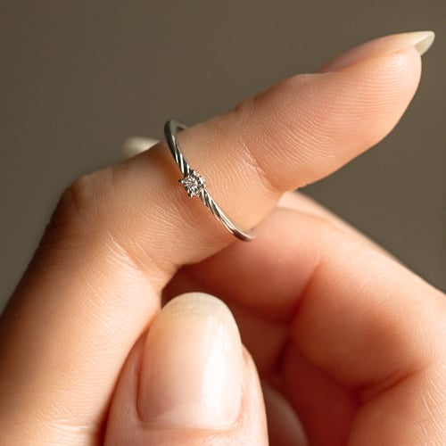 Minimalistický prsteň s diamantom Smyth