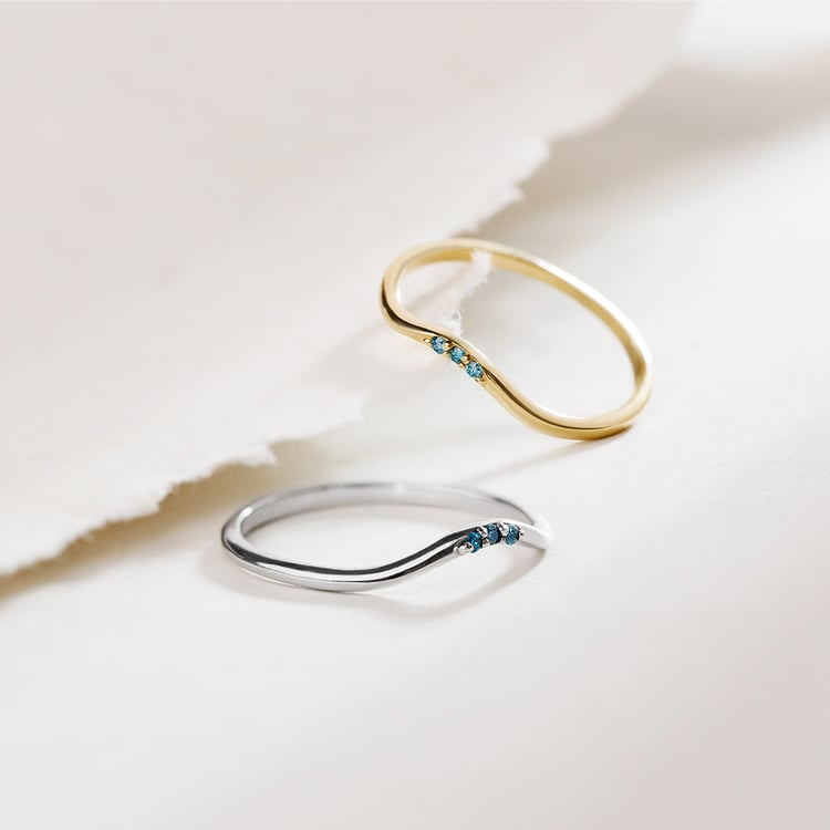 Strieborný prsteň s tromi modrými diamantmi 157774