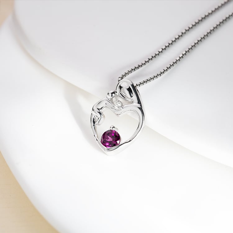 Strieborný prívesok matka a dieťa s rhodolit granátom a diamantom Ella 151084