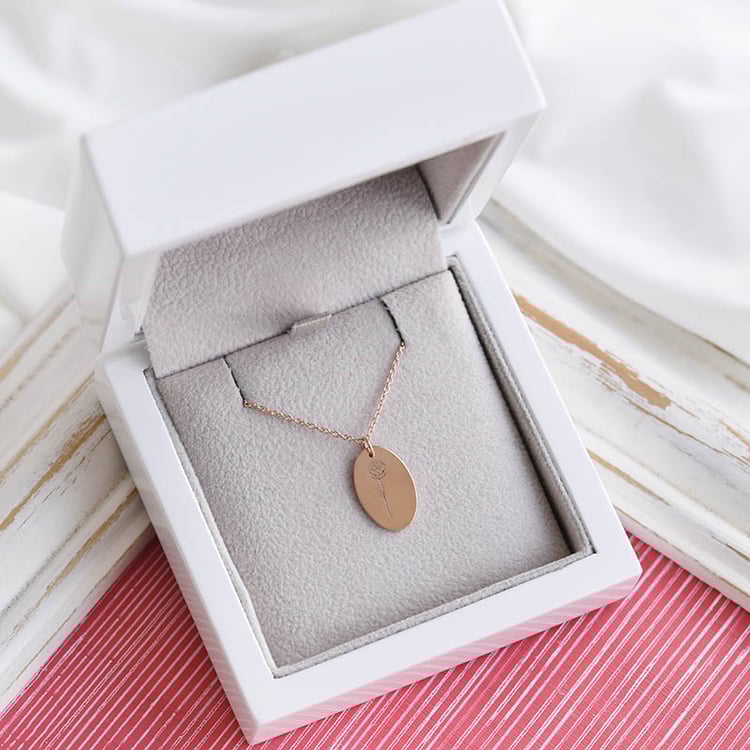 Personalizovaný strieborný prívesok s kvetinou a gravírom Fleur 149899