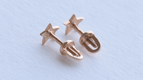 Typy zapínania náušníc