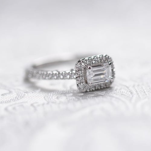 Zásnubný prsteň s emerald diamantom Kara