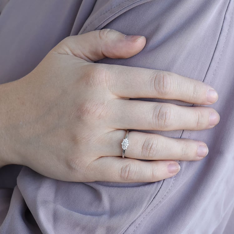 Elegantní zlatý prsten s diamanty 92525