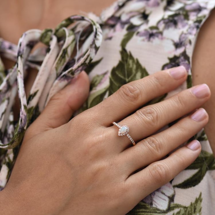 Opálový zlatý prsteň s diamantmi 4663