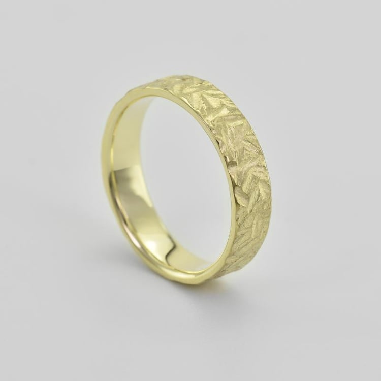 Dámská tepaná obrúčka zo zlata 41616