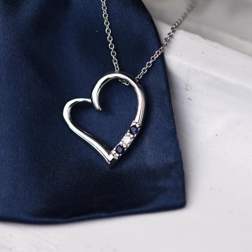 Strieborný prívesok srdce so zafírmi a diamantom Janey