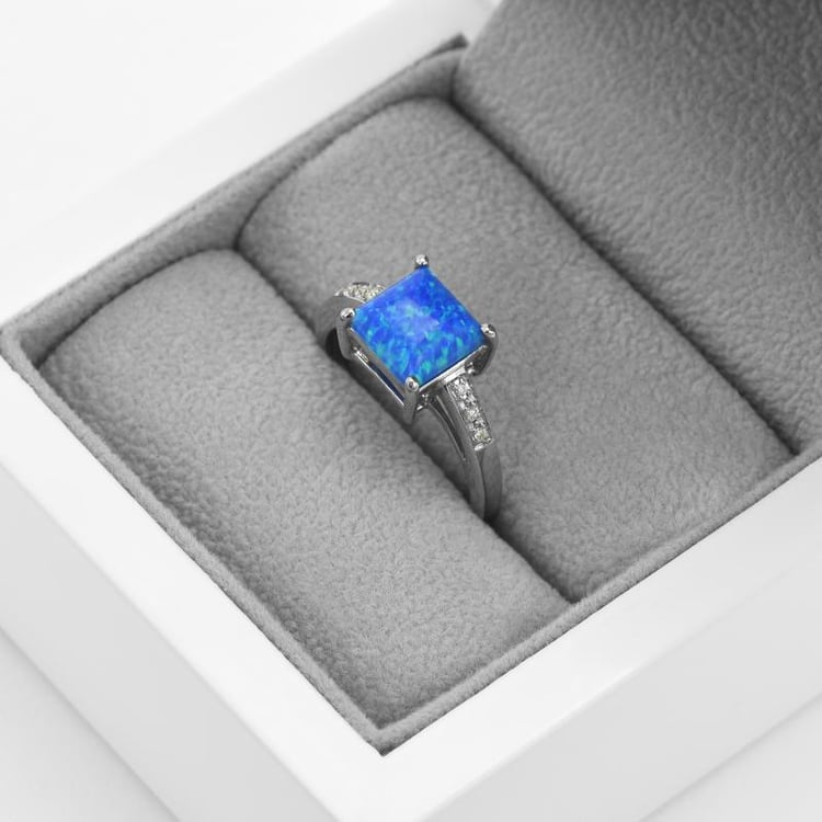 Prsteň s opálom a diamantmi 46685