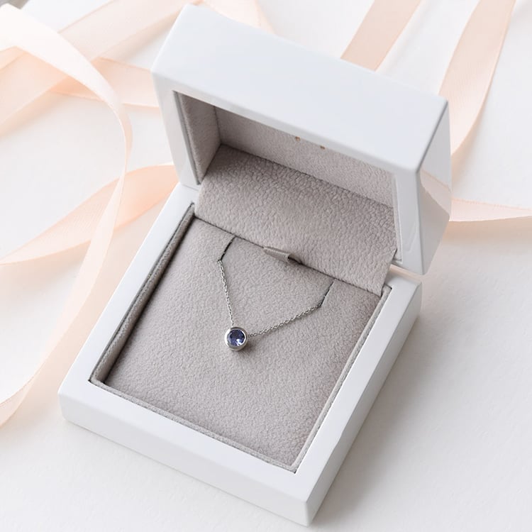 Zlatý náhrdelník s tanzanitom 93373