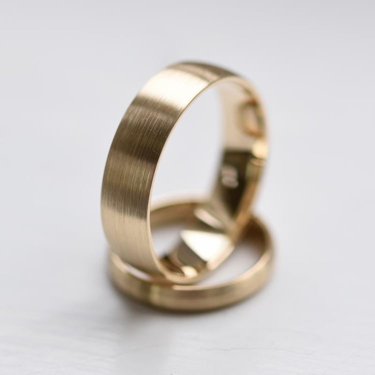 Komfortné svadobné prstene zo žltého zlata 61606