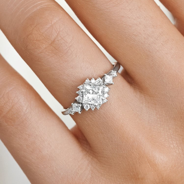 Zásnubný prsteň z bieleho zlata s princess lab-grown diamantom Medrie 158501