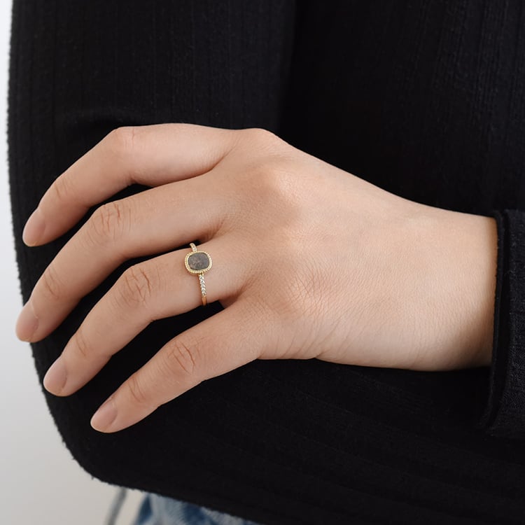 Prsteň s emerald salt and pepper diamantom a diamantmi 96413