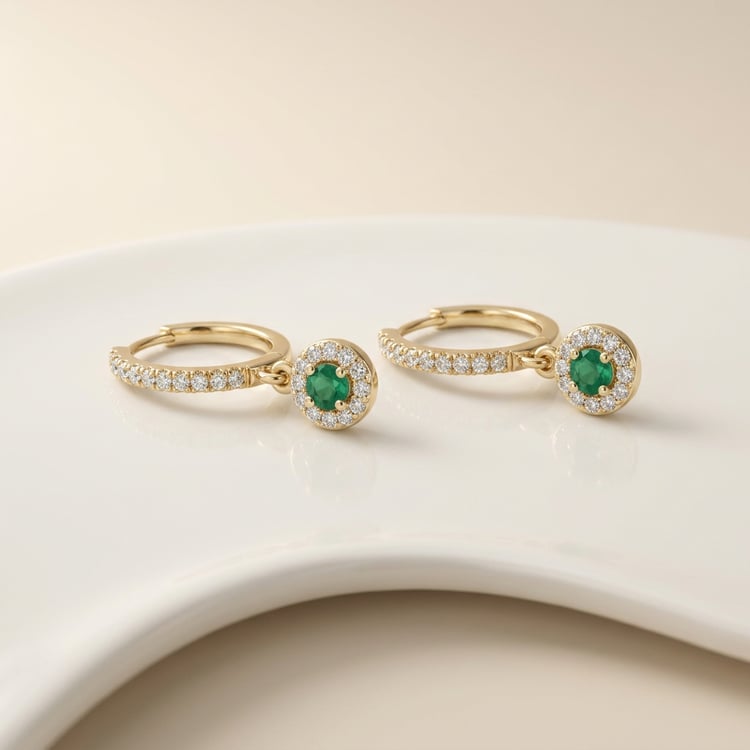Očarujúce strieborné náušnice so smaragdmi a lab-grown diamantmi Donna 171049