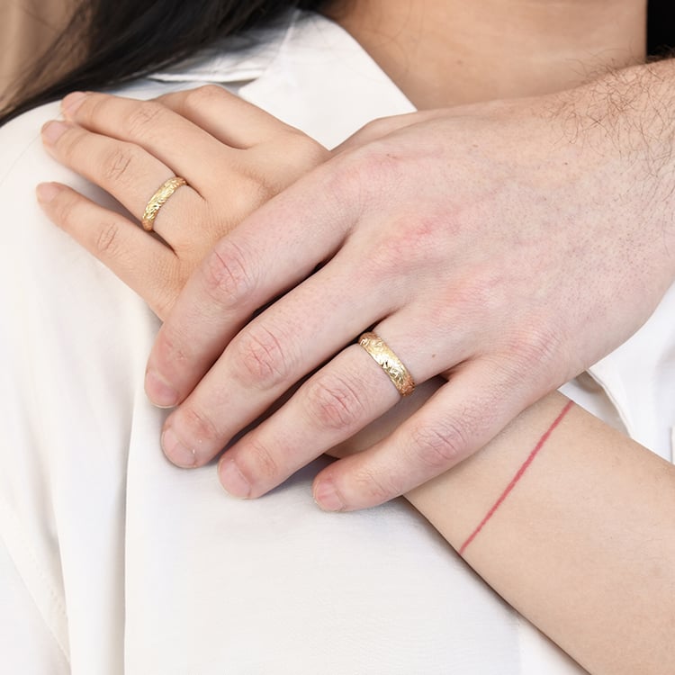 Svadobné obrúčky s ručnou rytinou listov Louie 118337