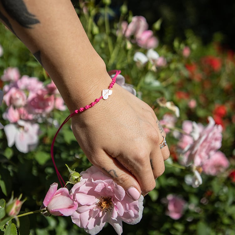 Povrázkový srdcový náramok s gravírovaním a diamantom Kia 108789