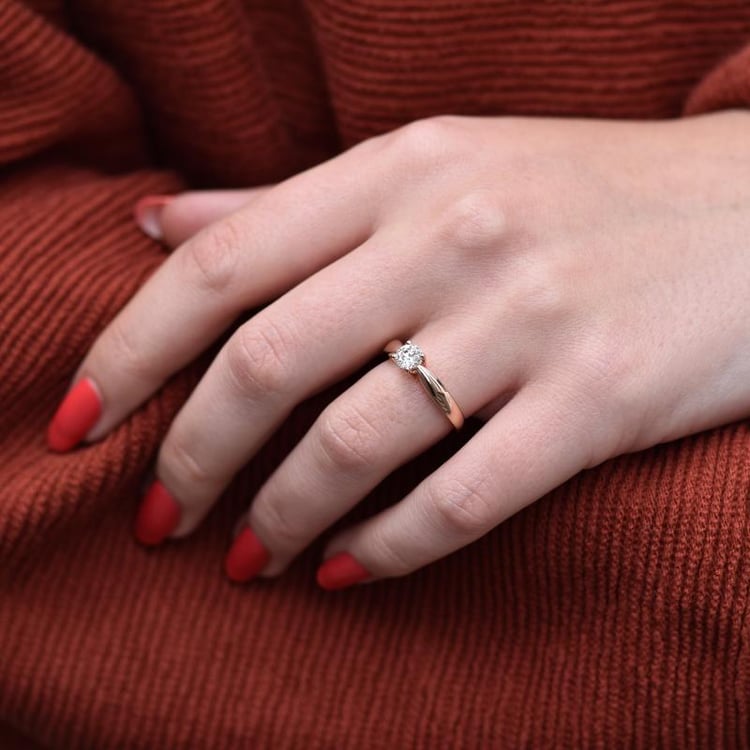 Zásnubný zlatý prsteň s diamantom 42635