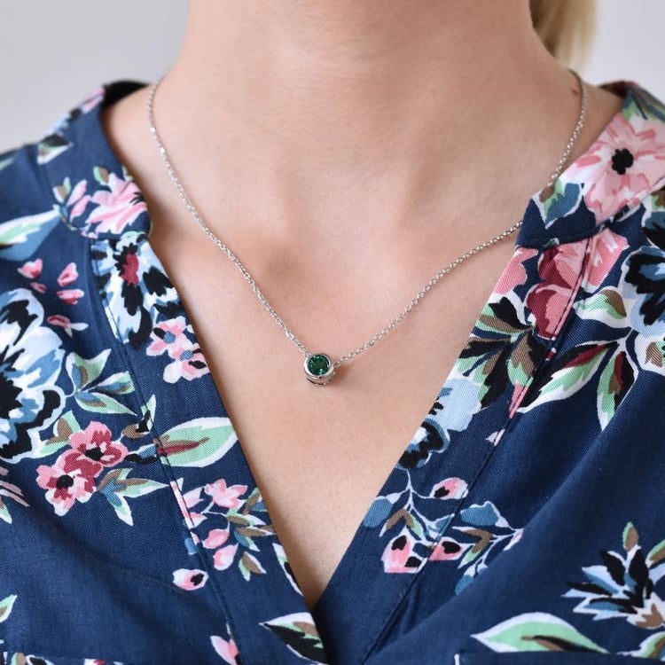 Náhrdleník s round smaragdom 25097