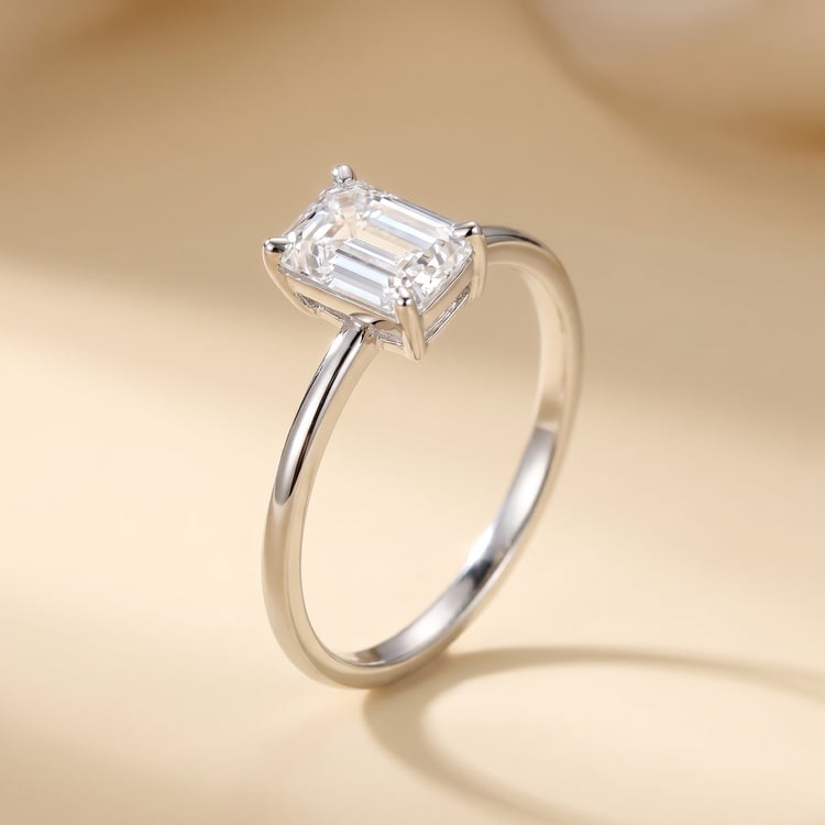 Zásnubný prsteň s výberom písmen a emerald lab-grown diamantom Olson 167493