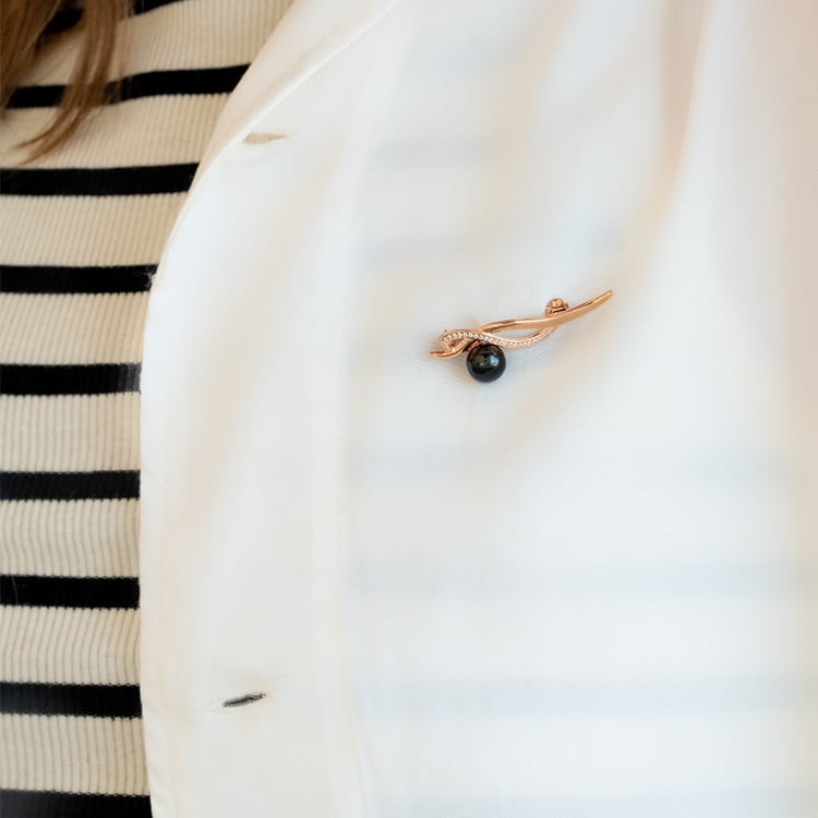 Pozlatená brošňa s čiernou perlou a zirkóny Dathan 121270