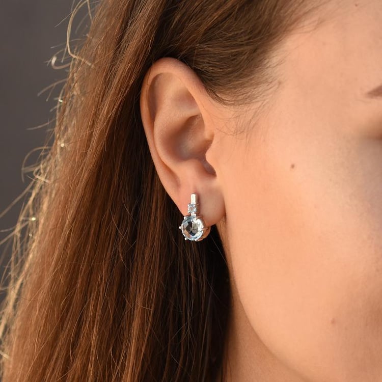 Visiace náušnice nebesky modrými topásmi 48965