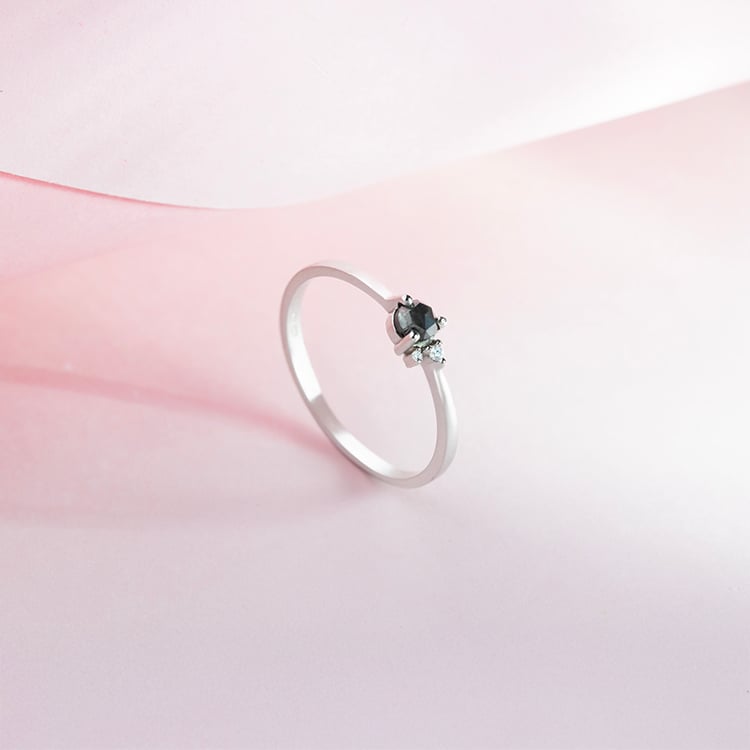 Jemný cluster prsteň so salt and pepper diamantom Aghate 150323