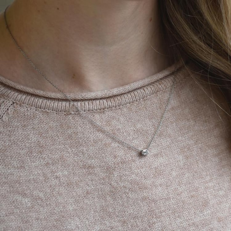 Zlatý náhrdelník s 0.3ct GIA certifikovaným emerald diamantom 50676