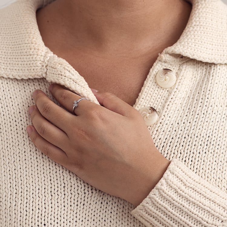 Strieborný cluster prsteň so salt and pepper diamantmi Roche 129302