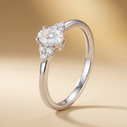 Zásnubný prsteň s výberom písmen a lab-grown diamantmi Kylie