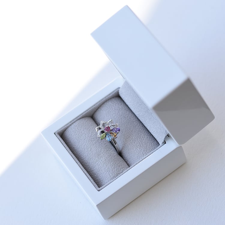 Zlatý prsteň s drahokamami 61410