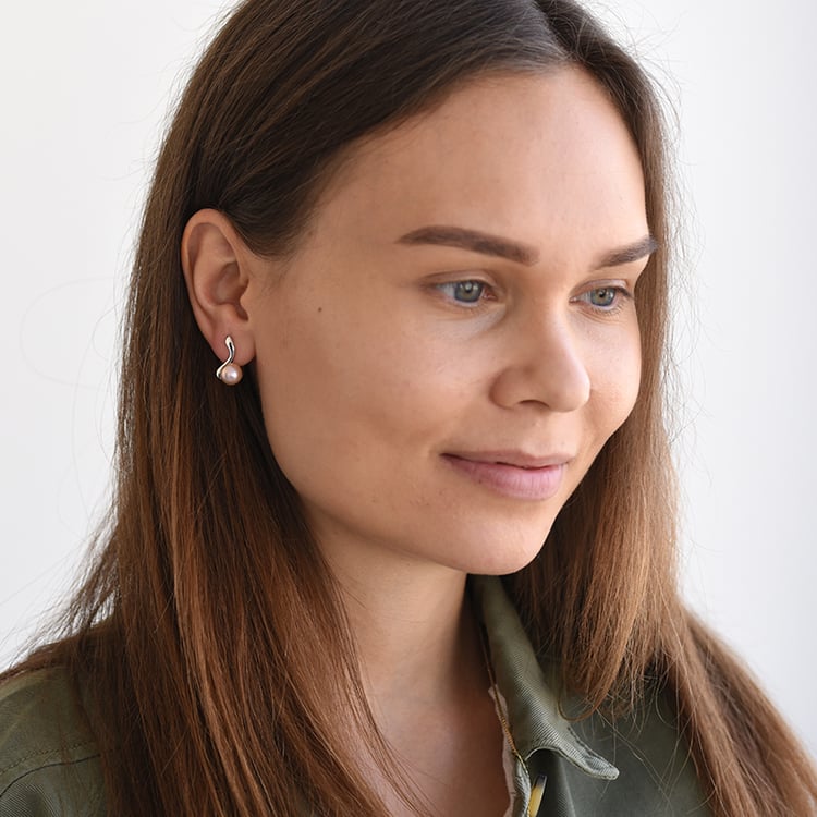 Elegantné strieborné náušnice s perlami 61275