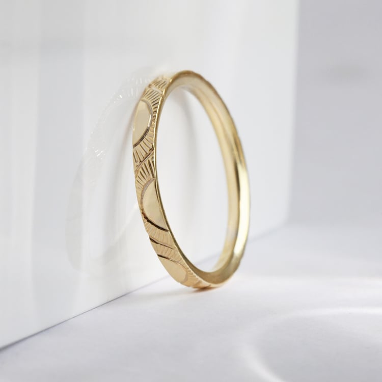 Svadobné obrúčky s ručnou rytinou slnka Villa 118165