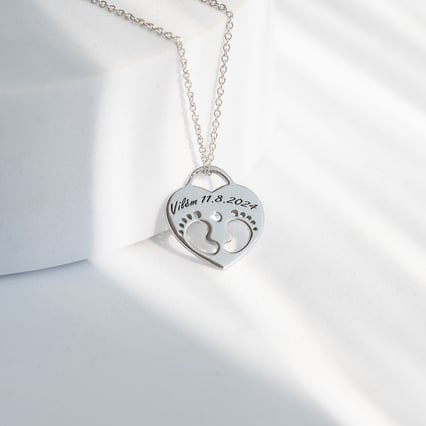 Strieborný prívesok detské nožičky s diamantom a gravírom Sophia