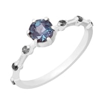 Prsteň s alexandritom a postrannými salt and pepper diamantmi Jelena