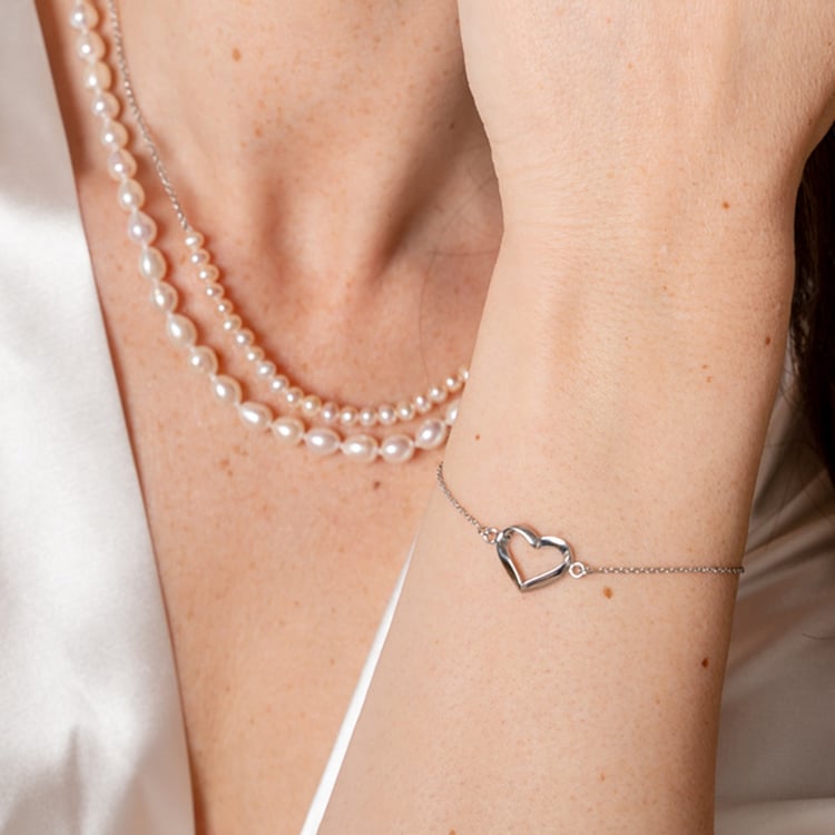 Strieborný fashion náramok so srdiečkom Shirl 118275