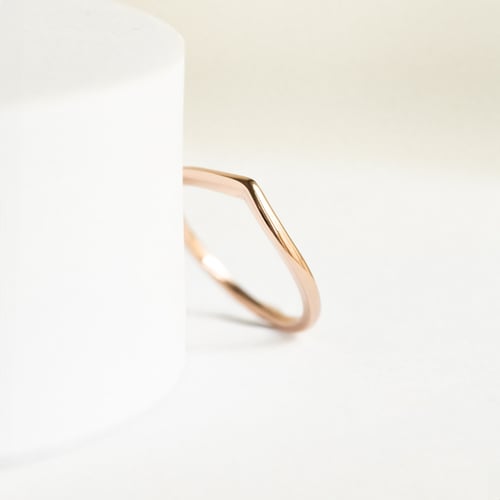 Minimalistický vykrojený prsteň Regina